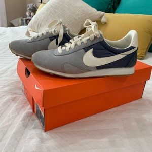 Women’s Retro Nike shoe size 7.5